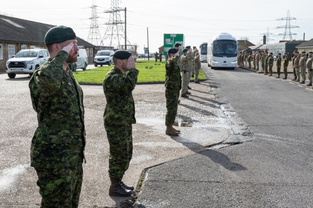 Як канадські військові проводжають українських захисників після навчання