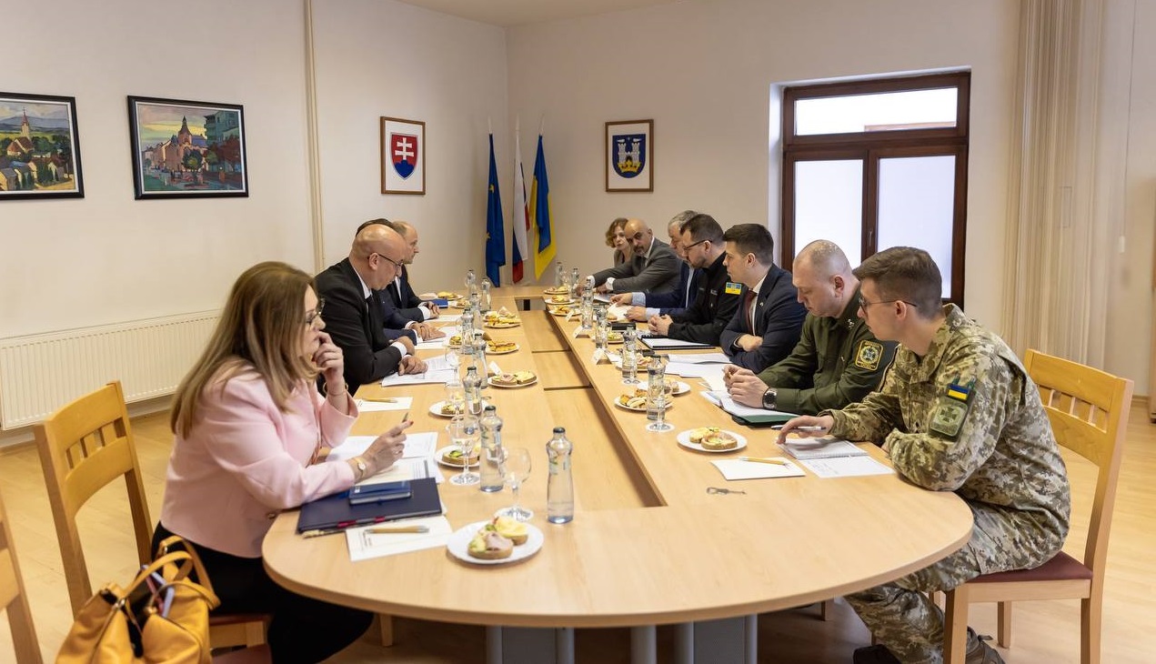 Словаччина передала Україні техніку для розмінування деокупованих територій