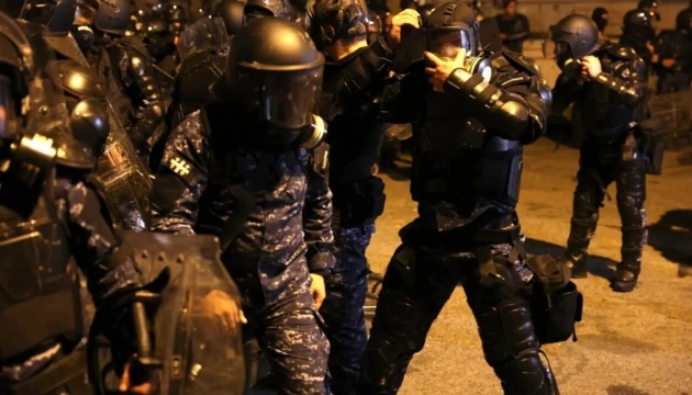 На протестах у Грузії затримали понад 60 людей