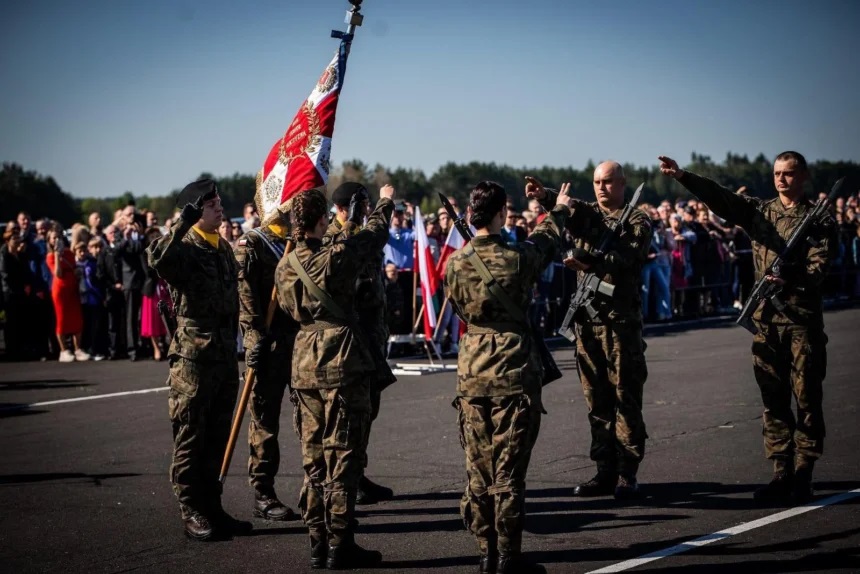 Польща перекидає військову техніку ближче до кордону з рф