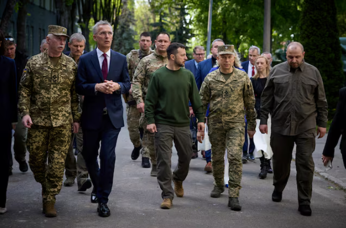 Довіра України до союзників у НАТО дала тріщину через затримки із допомогою - Столтенберг