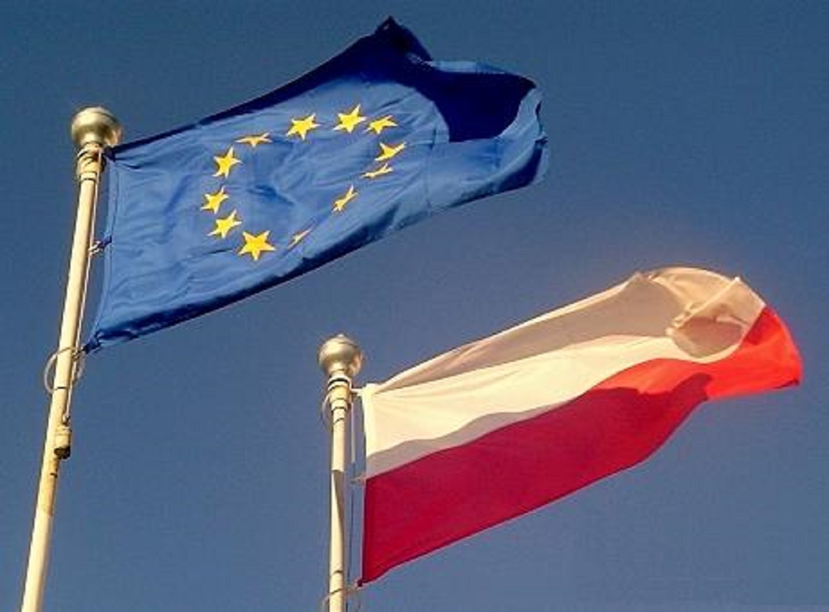 ЄС припиняє процес щодо порушення верховенства права у Польщі