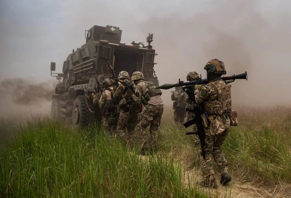 НАТО розглядає можливість відрядження інструкторів в Україну