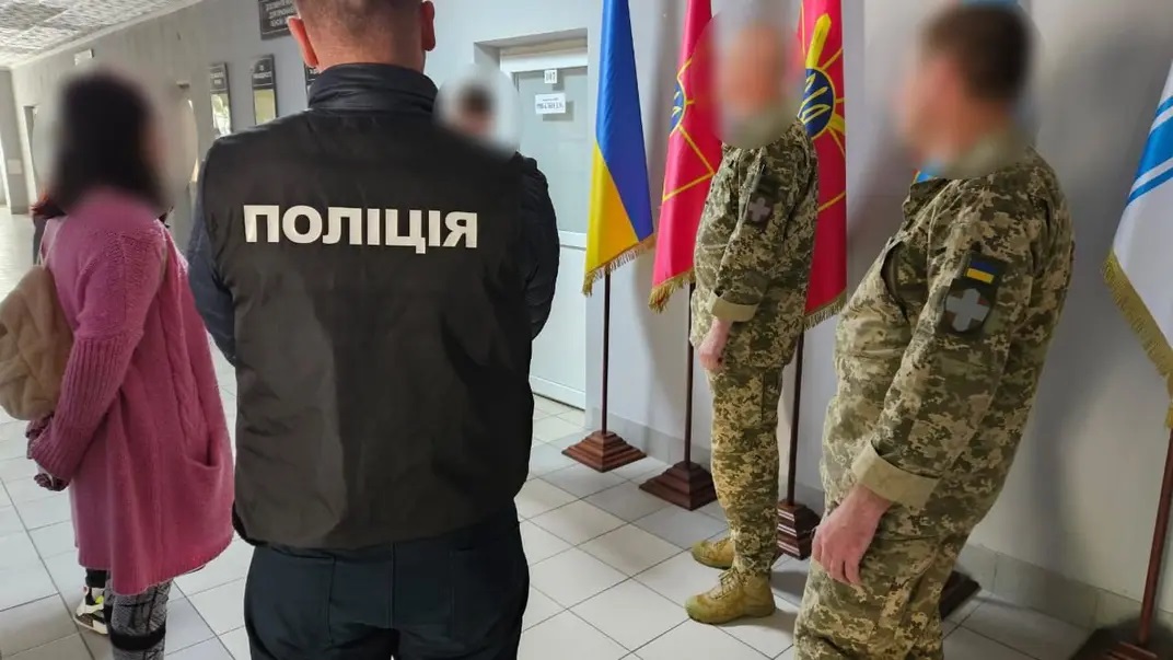 Працівники ТЦК на Волині за хабар знімали з розшуку ухилянтів