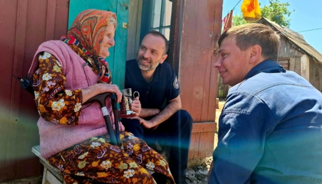 Укрзалізниця зробила подарунок 98-річній жінці, яка пройшла 10 кілометрів з окупації