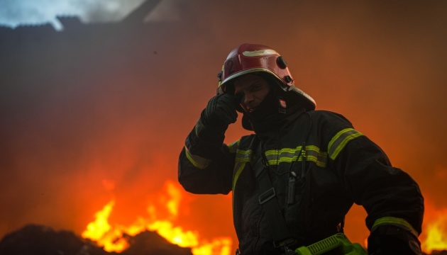 Росія завдала удару по Хмельниччині: горить об’єкт інфраструктури