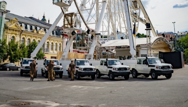 Німеччина передала Україні п'ять автомобілів для захисту об'єктів цивільної інфраструктури