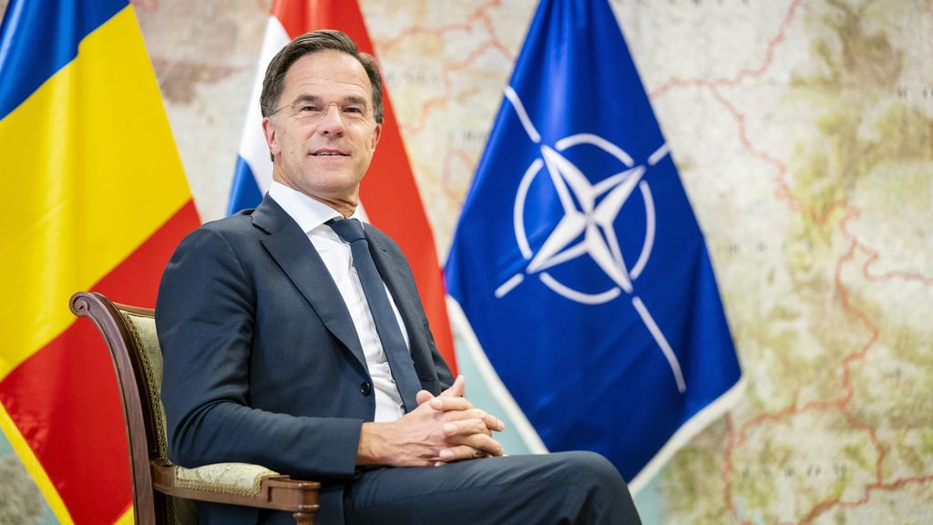 Президент Румунії зняв свою кандидатуру на посаду генсека НАТО