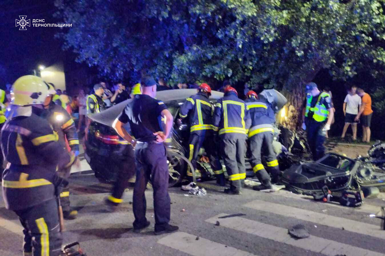 У Тернополі автівка врізалася в дерево, загинула 16-річна пасажирка