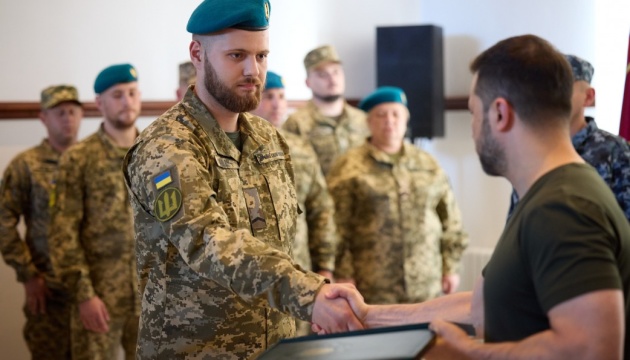 Зеленський вручив нагороди військовим морякам