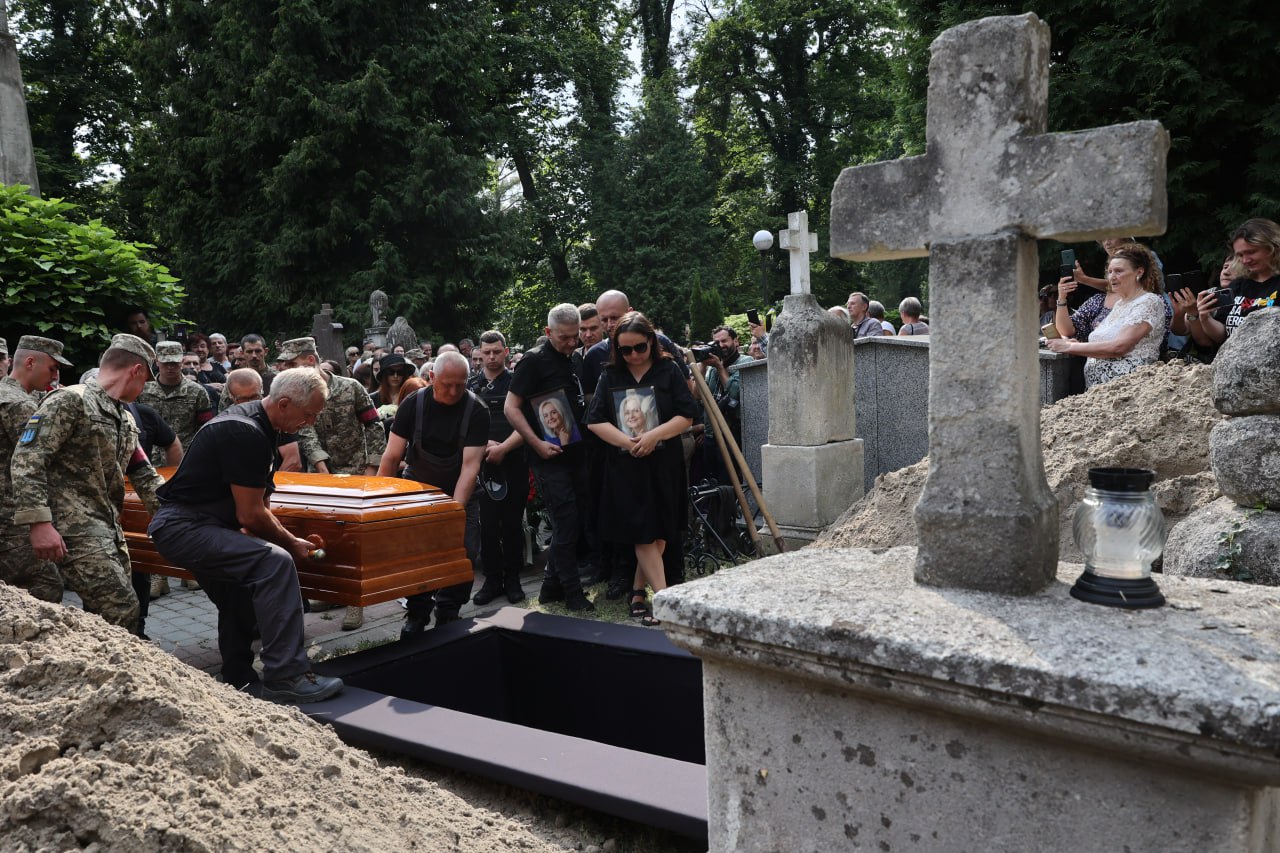На Личаківському цвинтарі у Львові поховали Ірину Фаріон