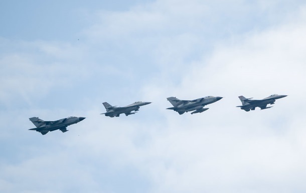 Україна зможе використати не більше 10 F-16 цього року через брак пілотів - NYT