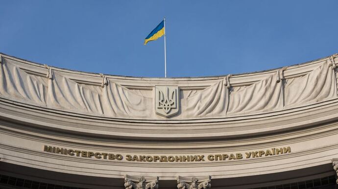 МЗС не радить українцям їхати у Ліван