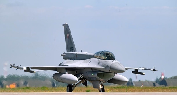 У Румунії спростували фейк про навчання українських пілотів на F-16