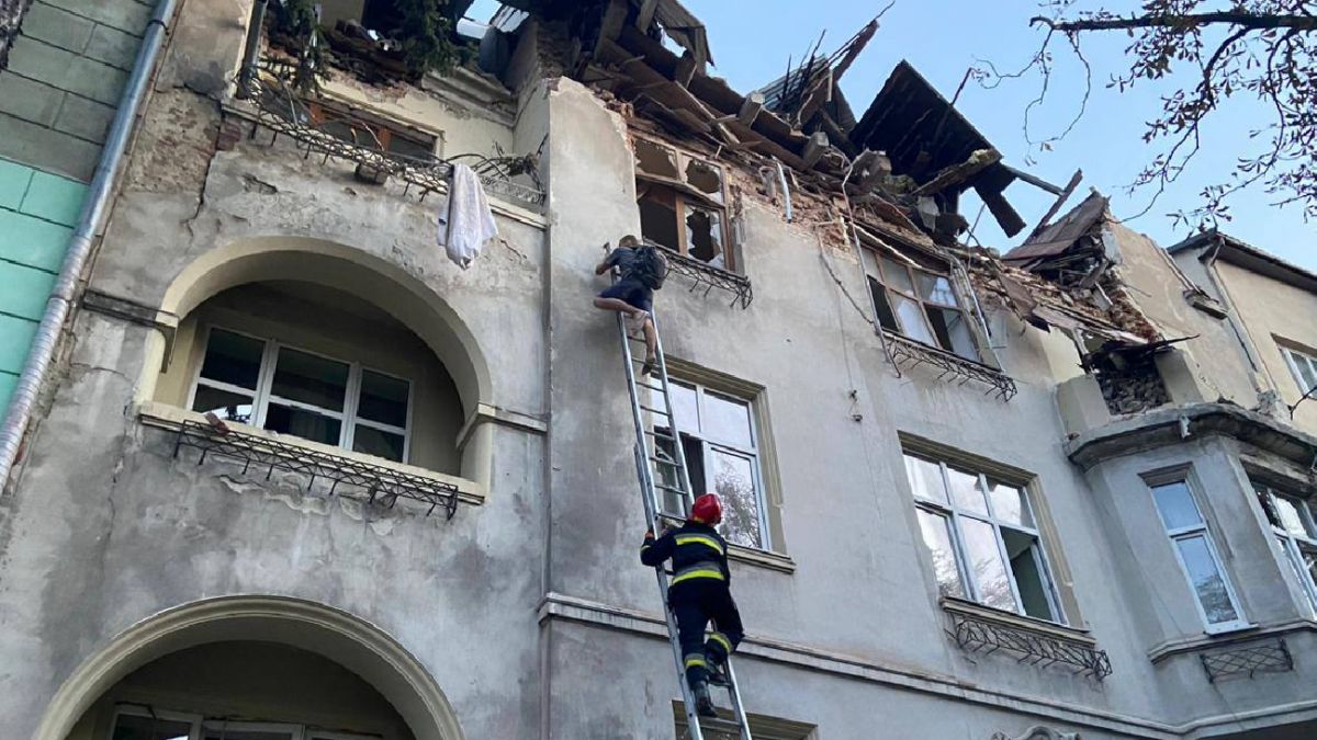 Фонд Шона Пенна надасть Львову $100 тис. на відновлення будівель після російської атаки