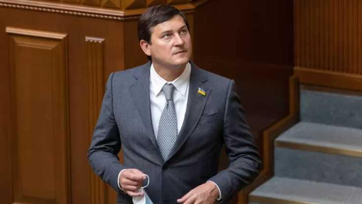 Нардеп, якого підозрюють у корупції, втік за кордон