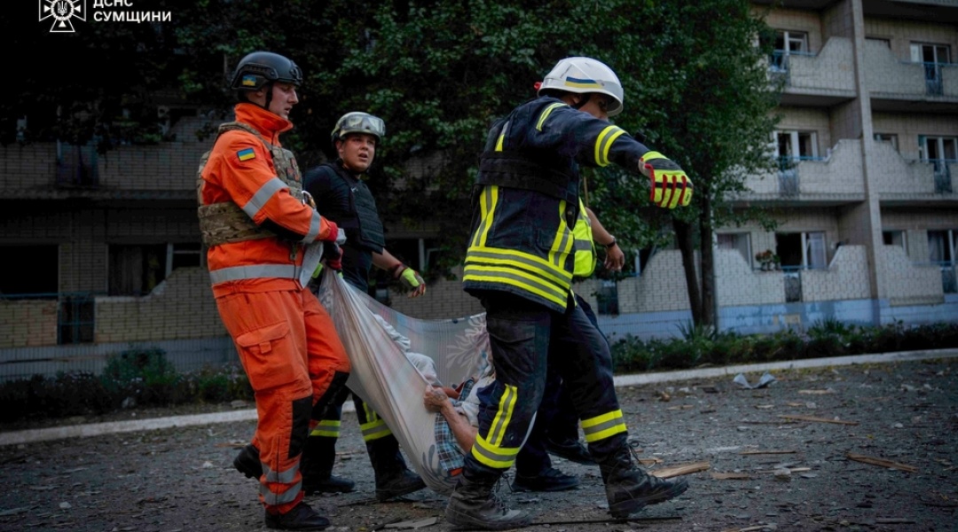 Після удару по геріатричному пансіонату в Сумах пацієнтів евакуювали у безпечні місця