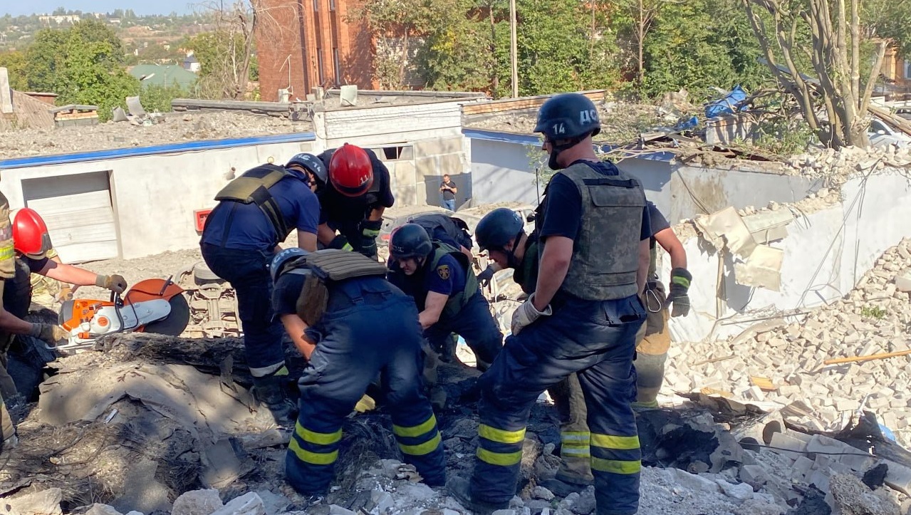 У Кривому Розі під завалами знайшли тіло жінки