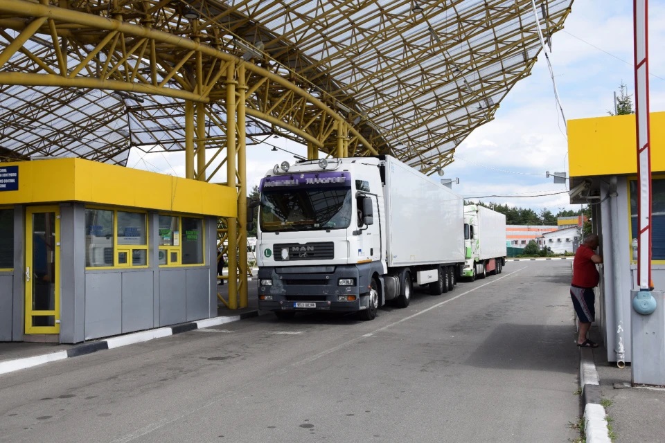 З 1 листопада Польща змінює правила для міжнародних перевізників: яка реєстрація потрібна, аби перетнути кордон