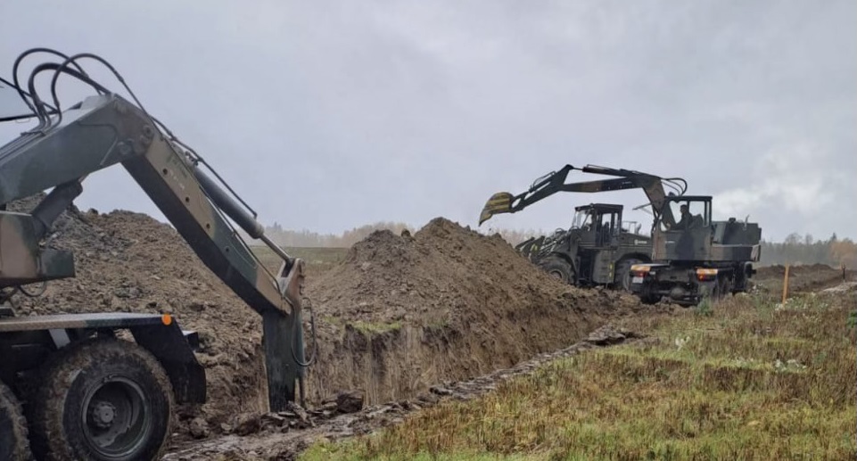 Польща розпочала будівництво фортифікацій на кордоні з Росією