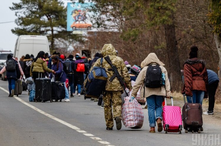 Словаччина скоротить підтримку для українських біженців із березня 2025 року