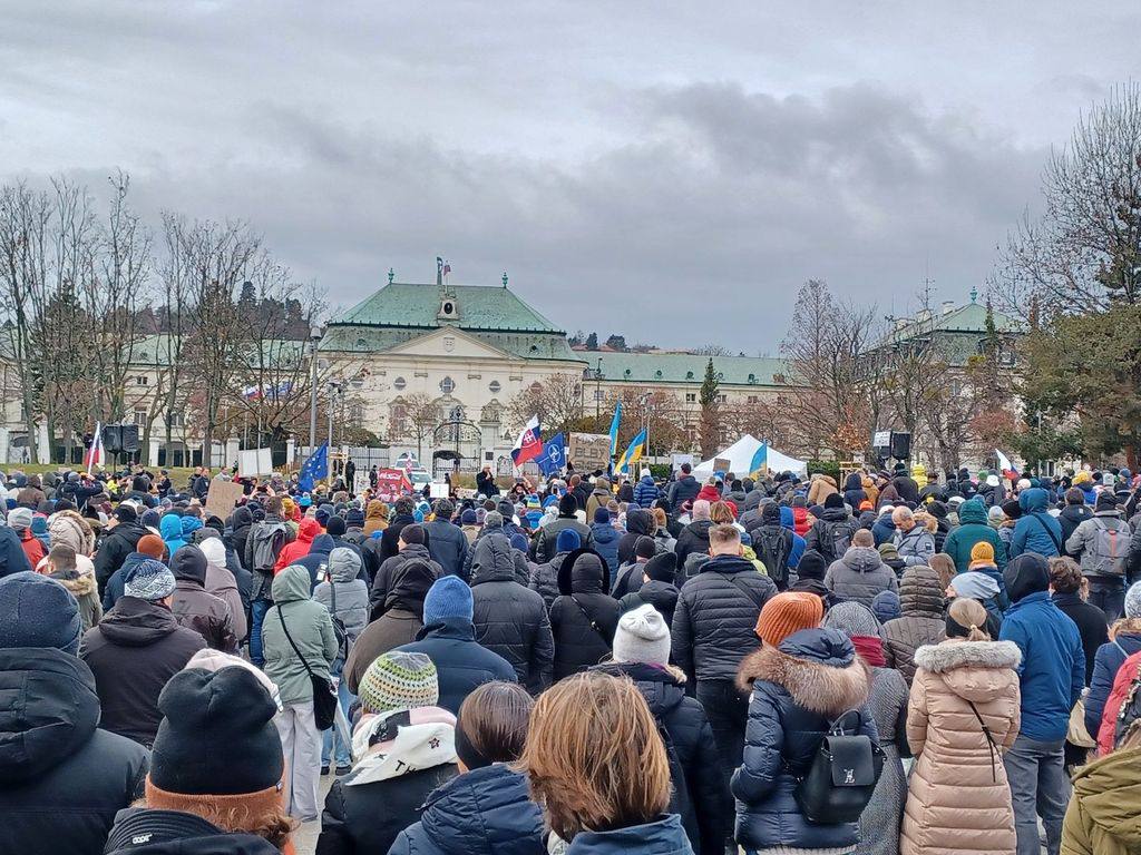 У Словаччині відбувся протест "Досить Росії" через візит Фіцо до Путіна