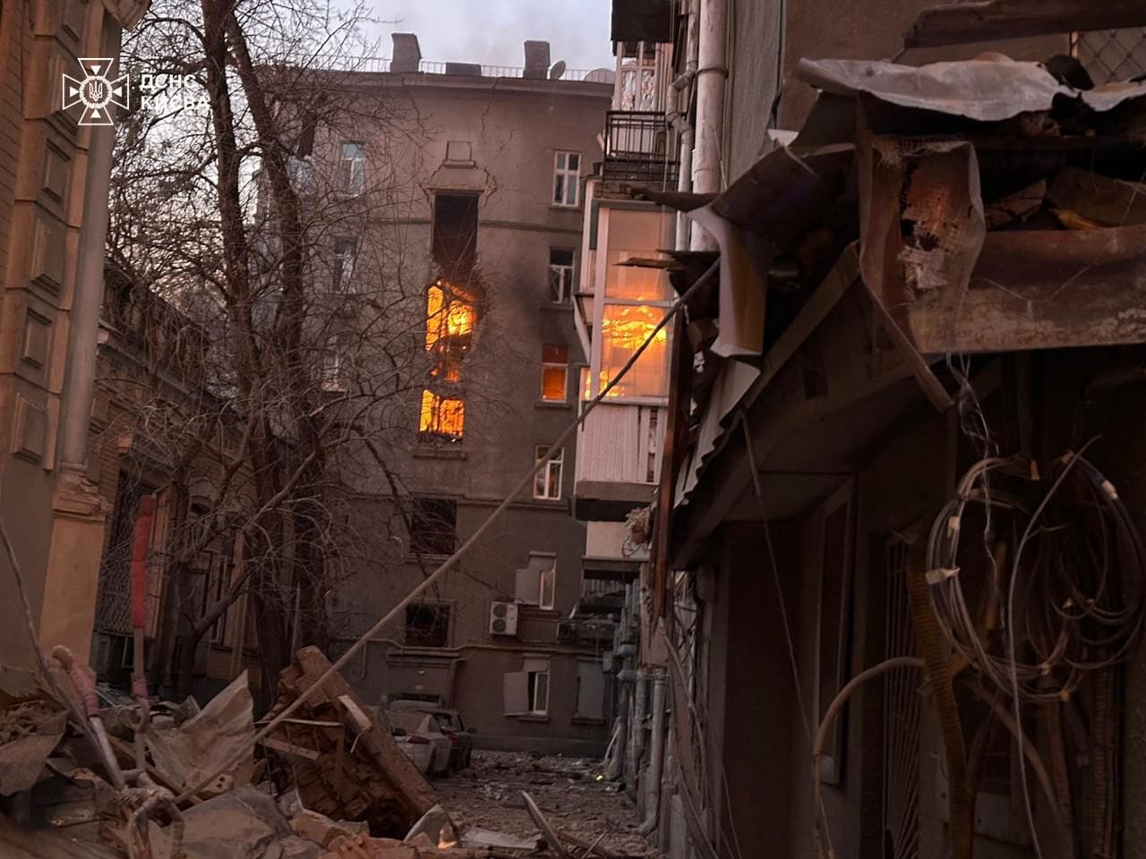 Росія зранку обстріляла Київ, є поранені