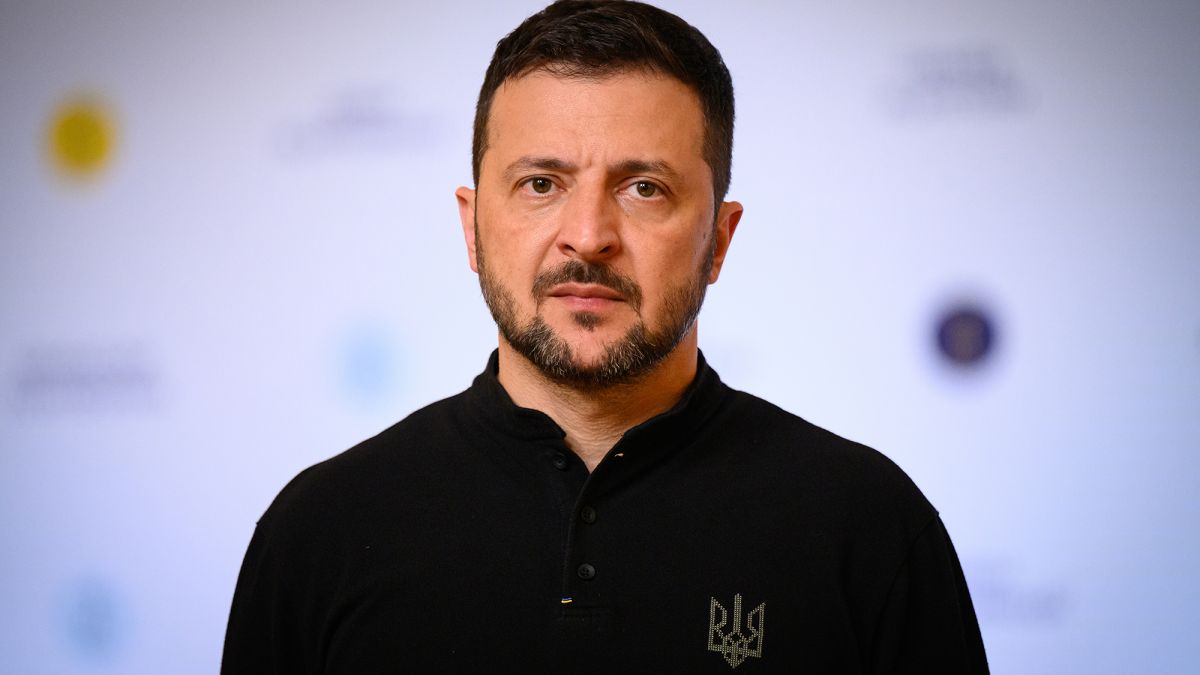 Зеленський вперше відреагував на скандал в АОЗ: Умєров має право ухвалювати рішення для безперебійного постачання зброї