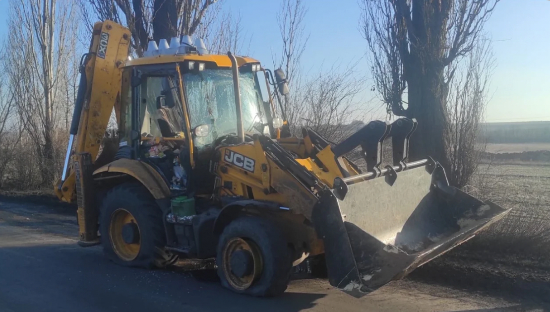 Рятувальники під обстрілом: FPV-дрон вдарив по екскаватору в Донецькій області