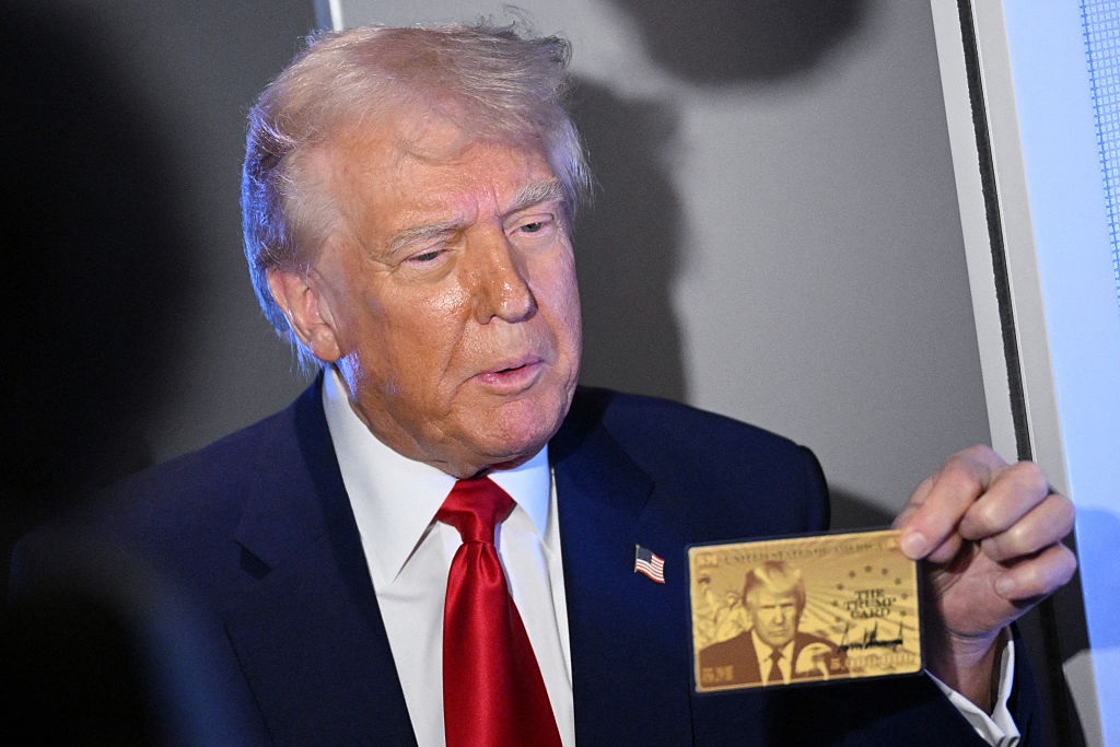 Трамп представив "золоту карту" з власним зображенням за $5 млн для іноземних інвесторів