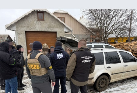 Правоохоронця з Чернівецької області судитимуть за незаконне переправлення чоловіків призовного віку через кордон