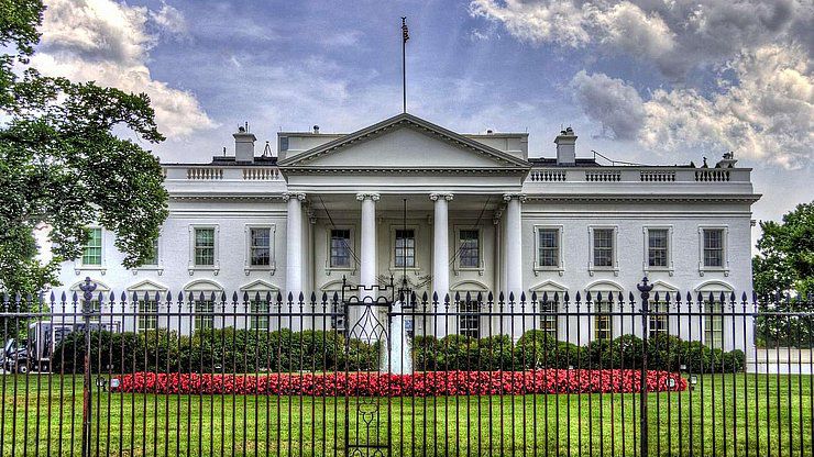 У США понад 11 тисяч держслужбовців мали відкритий доступ до планів Білого дому — WP