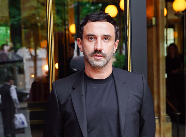 Колишнього креативного директора Givenchy та Burberry звинувачують у сексуальному насиллі