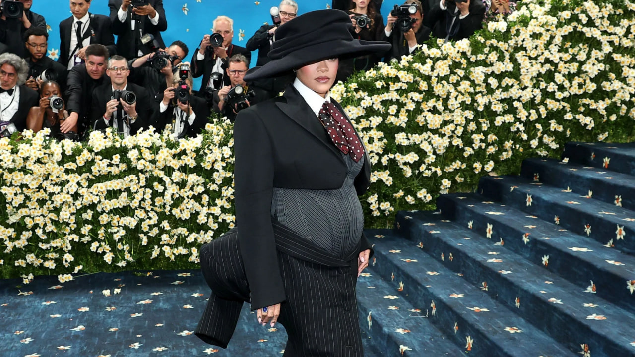 Під час Met Gala 2025 Ріанна оголосила про третю вагітність