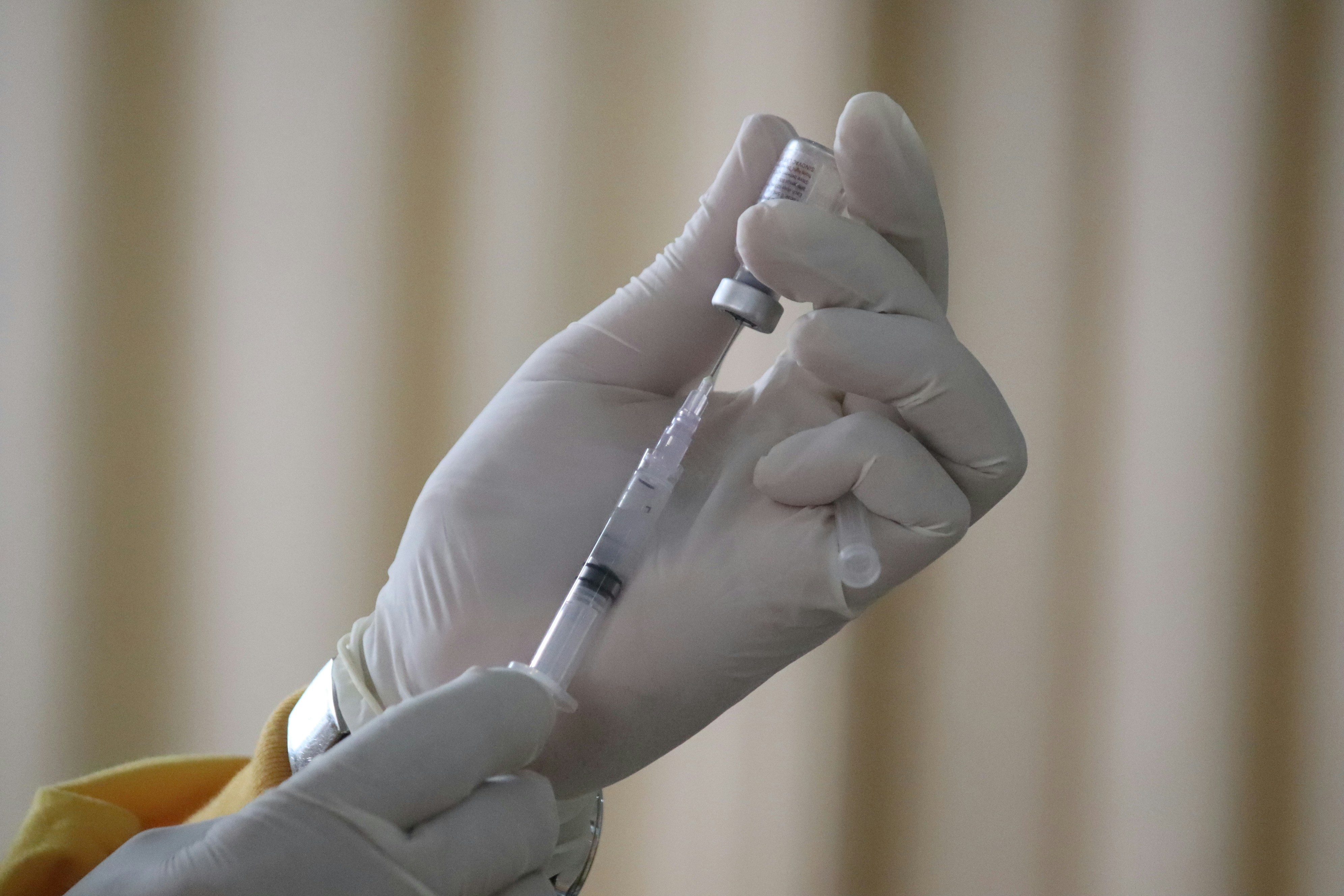У США схвалили нову вакцину проти COVID-19: її призначено лише окремим групам населення