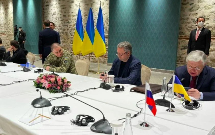 РФ стверджує, що українська та російська делегації спілкувалися російською під час перемовин
