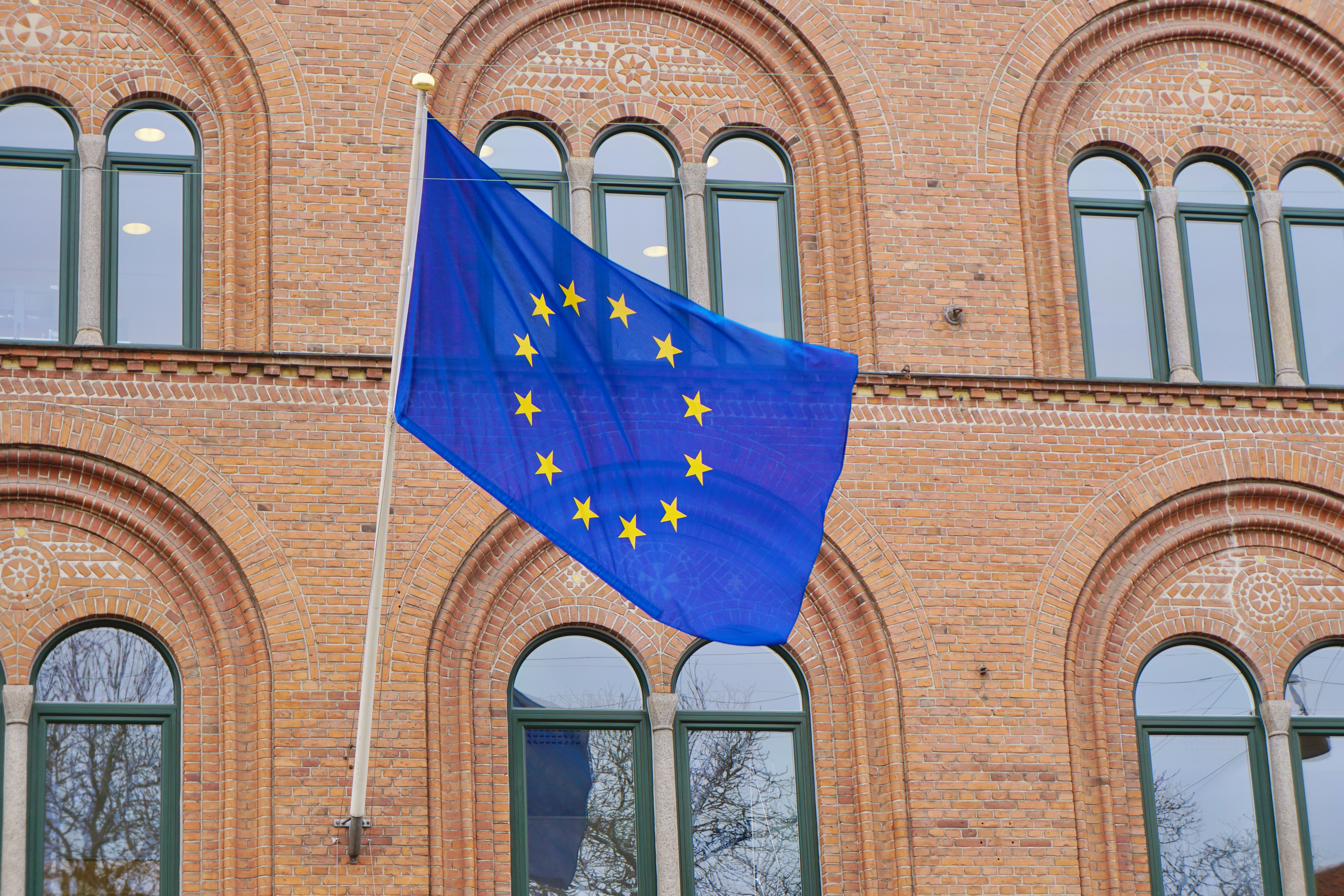 "Цифрове повноліття": ЄС розглядає запровадження вікових обмежень для соцмереж