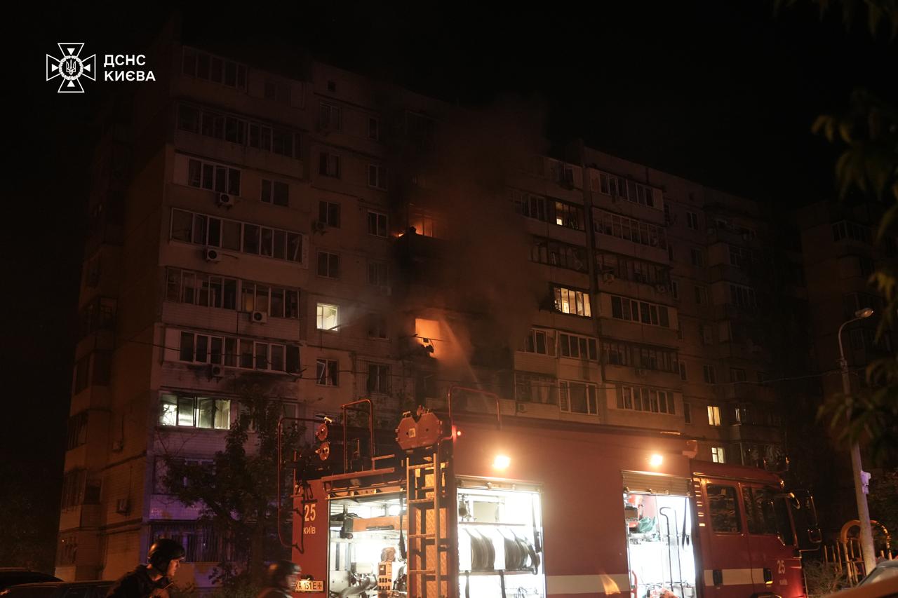 Київ атакували ракетами та дронами: спалахнули пожежі, є постраждалі