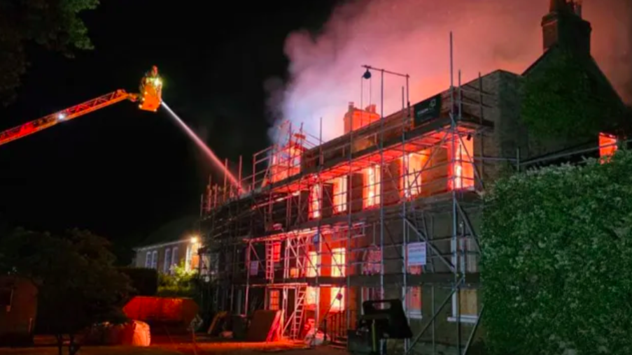 У Лондоні згорів історичний особняк Hollybush House