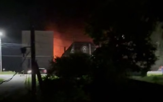 У Курській області дрон влучив у готель у Рильську, де ймовірно перебували російські військові —  росЗМІ