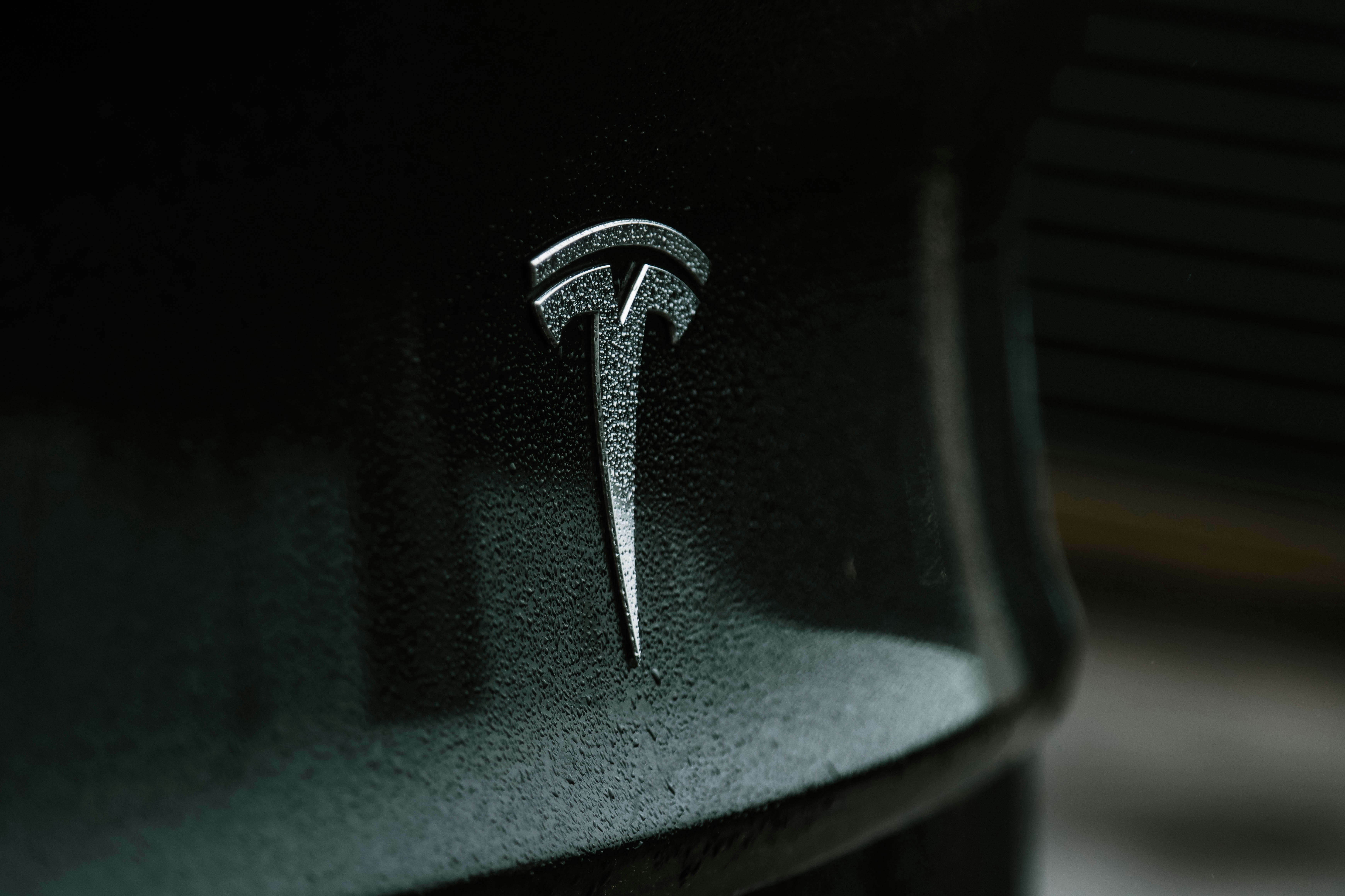Продажі Tesla у Франції різко впали: мінус 67% у травні
