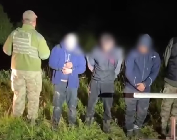 На Закарпатті прикордонники викрили спробу контрабанди сигарет за допомогою безпілотників
