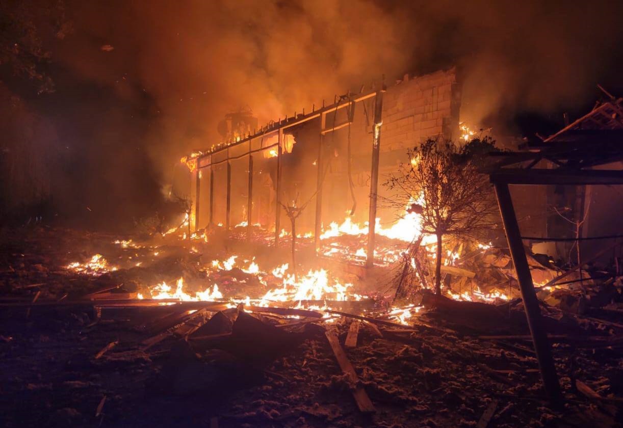 Росія вдарила по Одещині: виникла пожежа, є руйнування