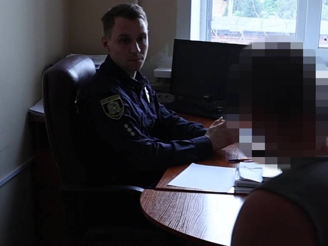 У Харкові чоловік підпалив будівлю ТЦК та втік через вікно