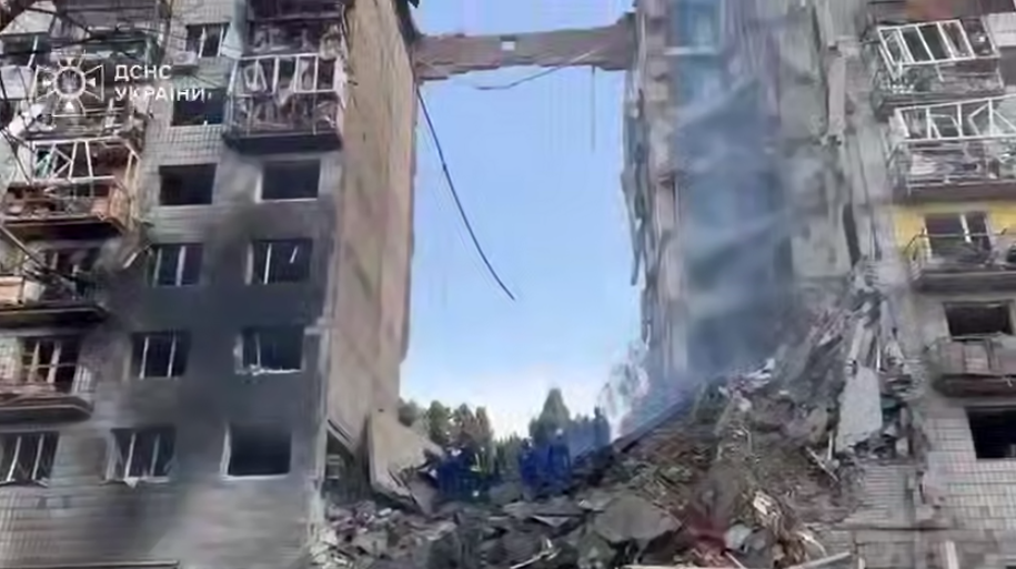 Масована нічна атака на Київ: є загиблі, поранені та влучання в житлові будинки