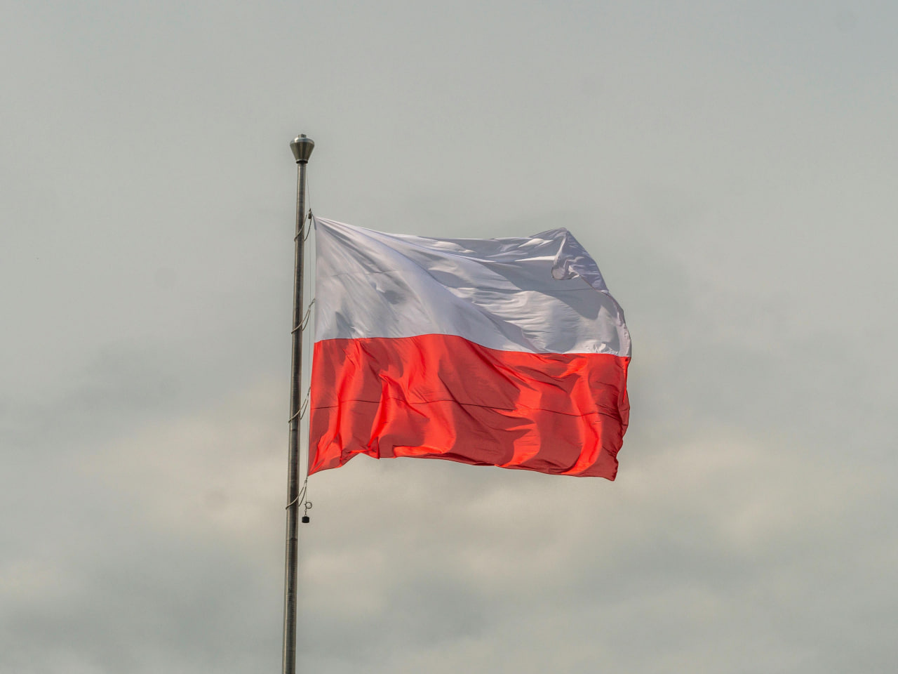 Менше третини поляків вірять у добрі стосунки з Україною за президенства Навроцького — опитування