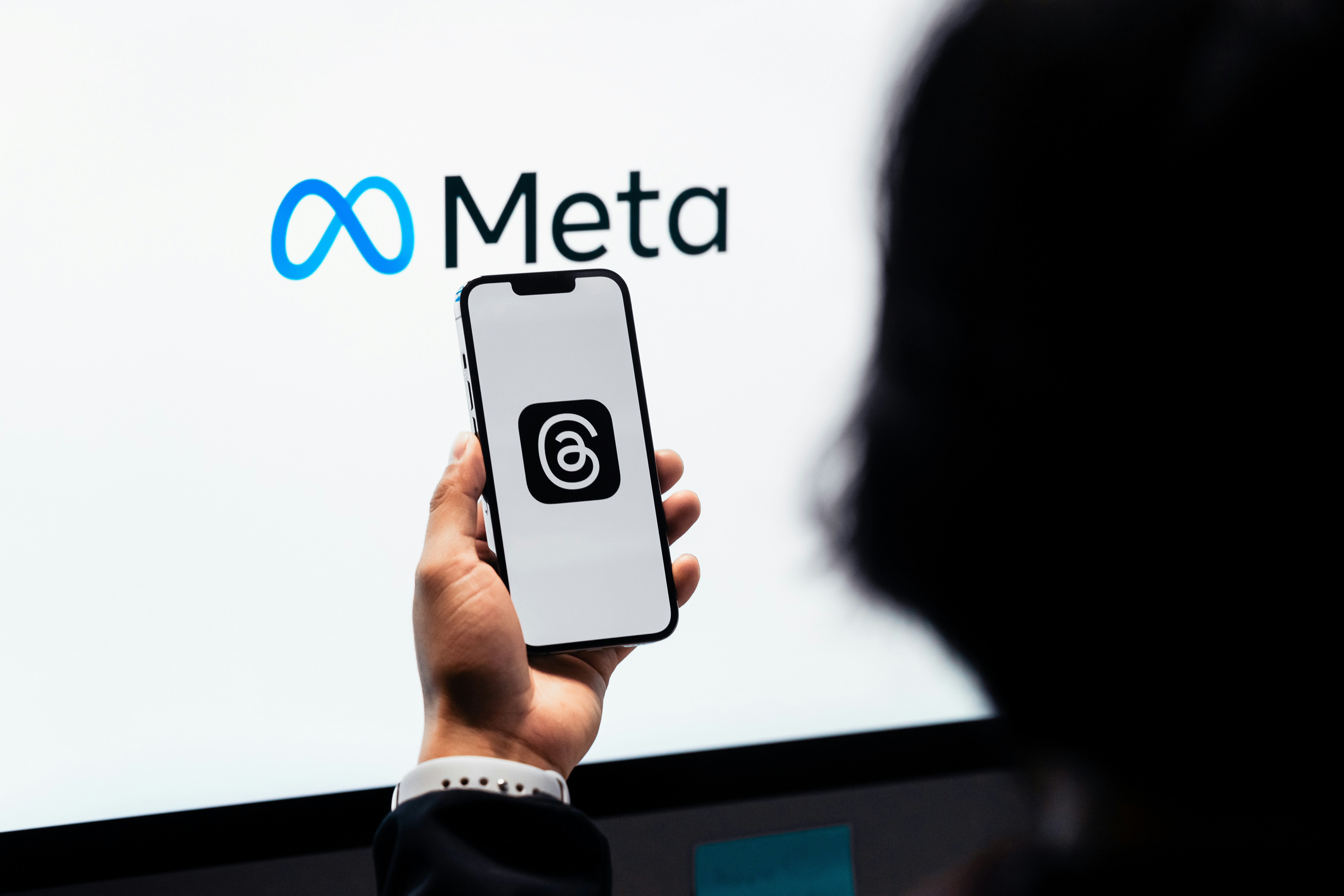 Meta переманює фахівців OpenAI: до команди приєдналися троє дослідників зі швейцарського офісу