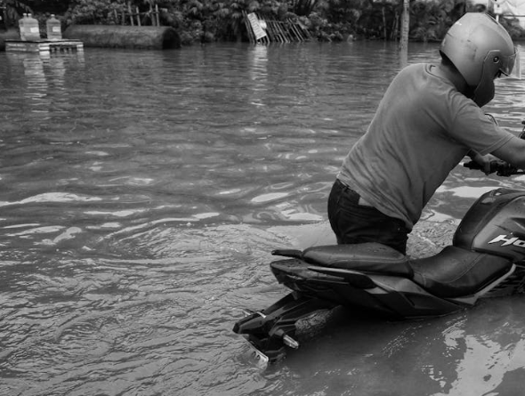 Китайське 300-тисячне місто йде під воду вдруге за тиждень