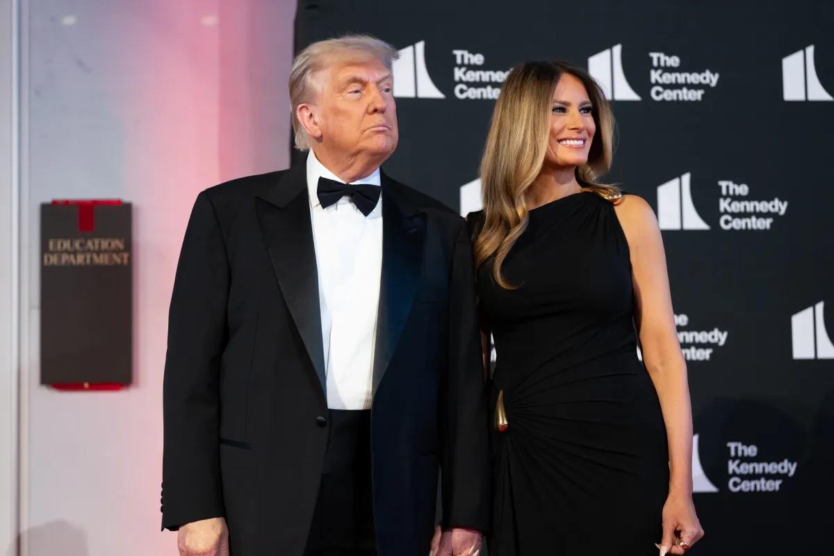 Меланія Трамп випустила аудіокнигу, озвучену її цифровим двійником