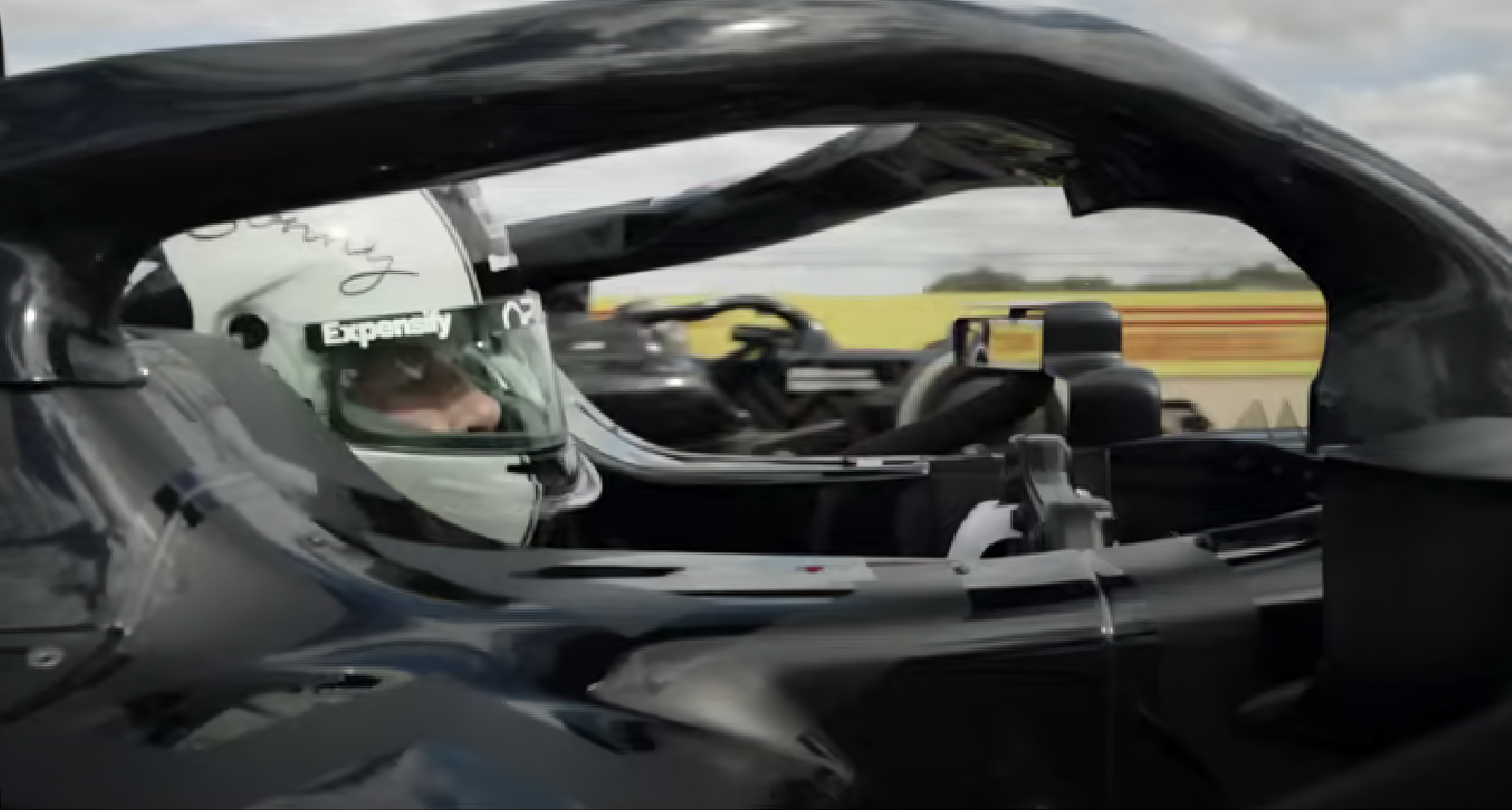Фільм "F1" з Бредом Піттом встановив рекорд у прокаті та став найуспішнішим проєктом Apple